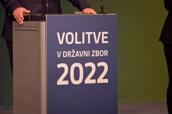 Kaj počnejo neparlamentarne stranke?